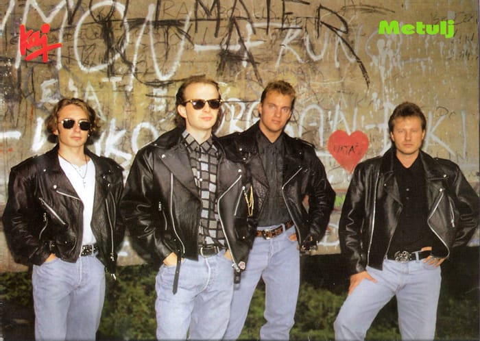 Skupina Metulj na notranjem ovitku revije KAJ, 1995