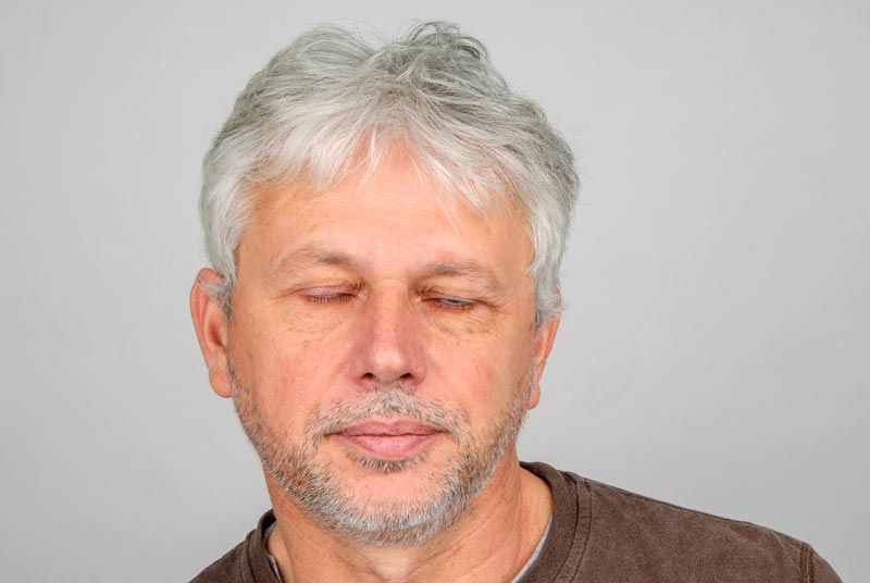 Zaprte oči na fotografiji