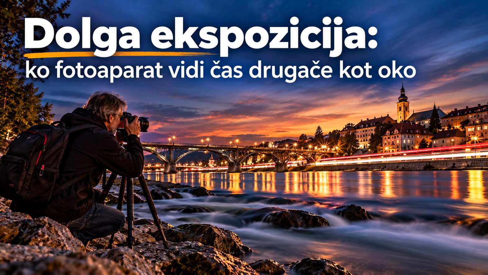 Fotografija dolge ekspozicije mesta Fotograf s fotoaparatom ob reki pod mestnim mostom ob sončnem zahodu.